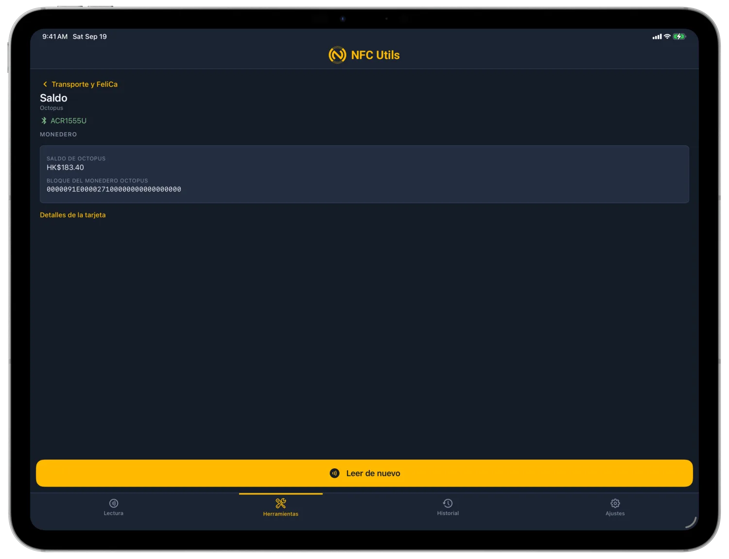 Un iPad en horizontal mostrando la herramienta Saldo de Octopus sobre un lector Bluetooth ACR1555U conectado